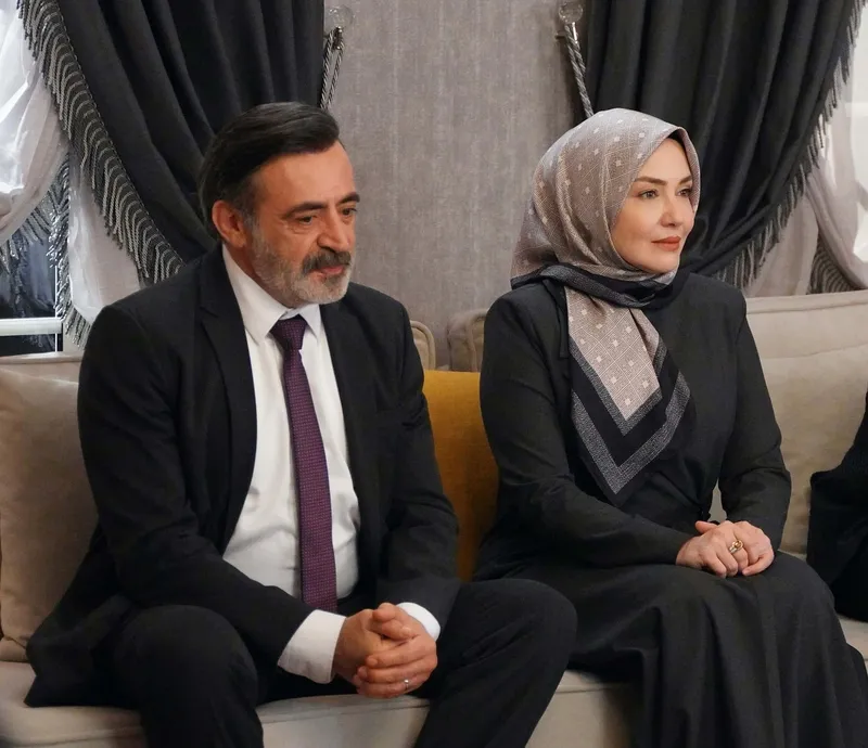 ayni-yagmur-altinda-2-bolumde-neler-oldu-rosa-hayatinin-en-zor-kararini-verdi-1771317182841.jpg Aynı Yağmur Altında 2. bölümde neler oldu? Rosa hayatının en zor kararını verdi-4