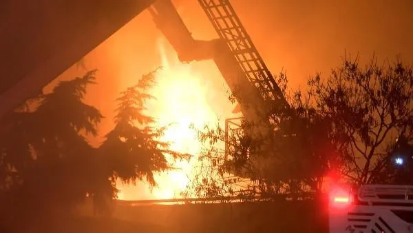Başakşehir'de korkutan yangın! Dokuma atölyesi alev alev yandı-2