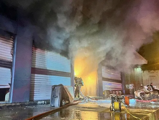 tuzlada-korku-dolu-anlar-alevler-kisa-surede-buyudu-1670359309056.jpeg Tuzla'da korku dolu anlar! Alevler kısa sürede büyüdü-1