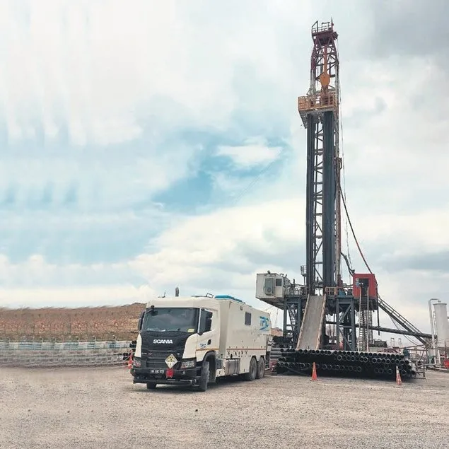 Nöbet değil petrol kulesi