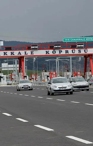 15 saat bekliyorlardı artık 5 dakikada geçiliyor! Vatandaşlar 1915 Çanakkale Köprüsü'ne hayran kaldı