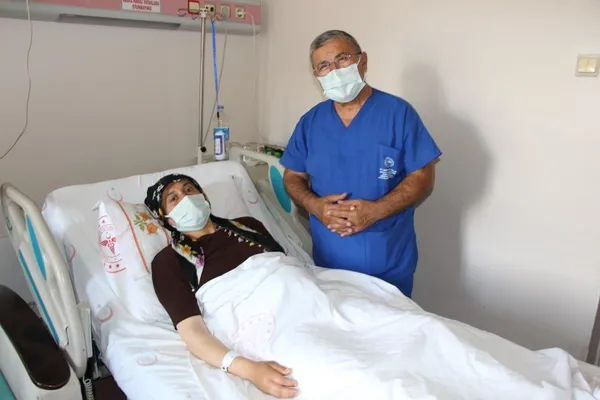 amasyada-hamile-oldugunu-dusunen-kadinin-karnindan-65-kilogram-kitle-cikti-1623910418634.jpg Amasya'da hamile olduğunu düşünen kadının karnından 6,5 kilogram kitle çıktı-3