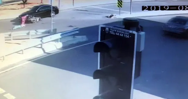 Maltepe'de korkunç olay! 17 yaşındaki genç motosikletli kuryenin hayatını kaybettiği kaza kamerada-3