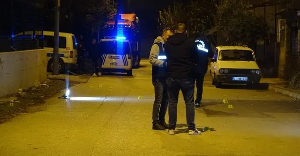 Adana’da korkunç olay: Baba ile oğlunu evlerinin önünde kurşuna dizdiler