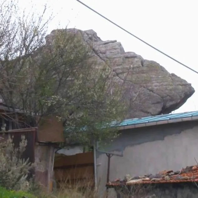 Maltepe’de dev kayalar kabus oldu