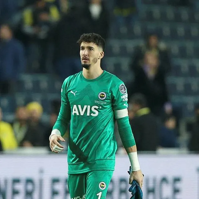 Fenerbahçe’ye yıldız kaleci! Altay Bayındır...