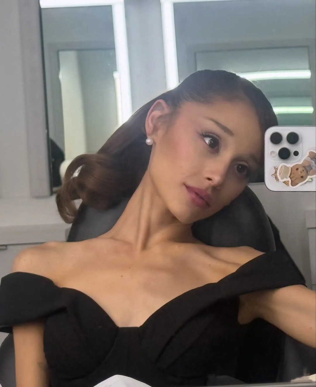 ariana-grande-sarkilarini-calan-korsanlara-dava-acti-1785237004153.jpg Siber saldırganların peşine düştü! Ariana Grande'den yayımlanmamış şarkılarını sızdıran korsanlara hukuki hamle-5