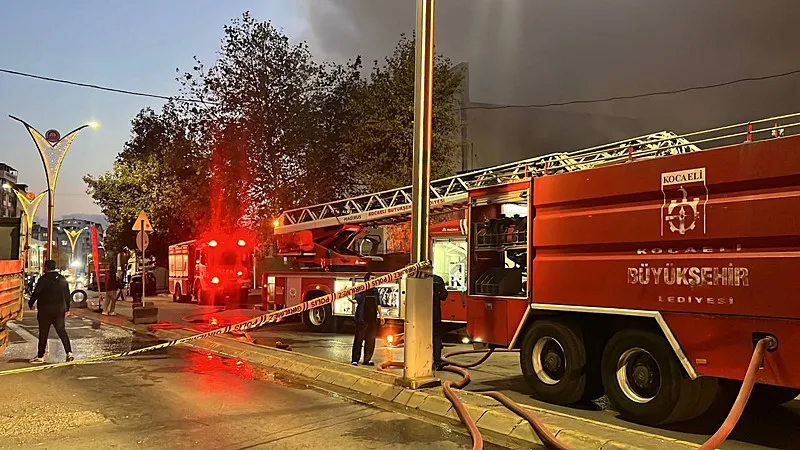 Kocaeli Gebze'de palet deposunda korkutan yangın!-5