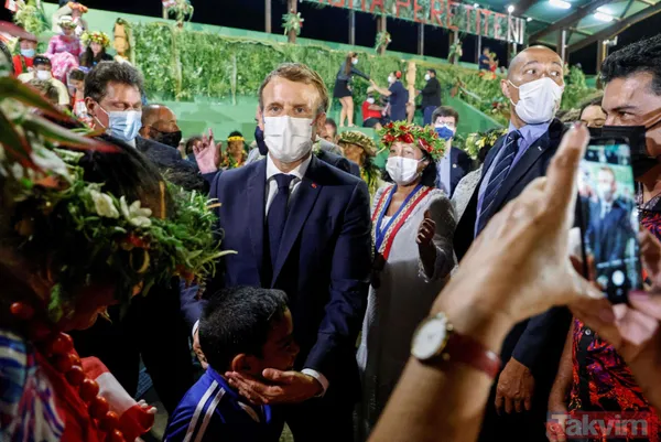 Fransa Cumhurbaşkanı Emmanuel Macron'un Fransız Polinezyası'nda ilginç anları! Boynuna çiçekleri doladılar - 28