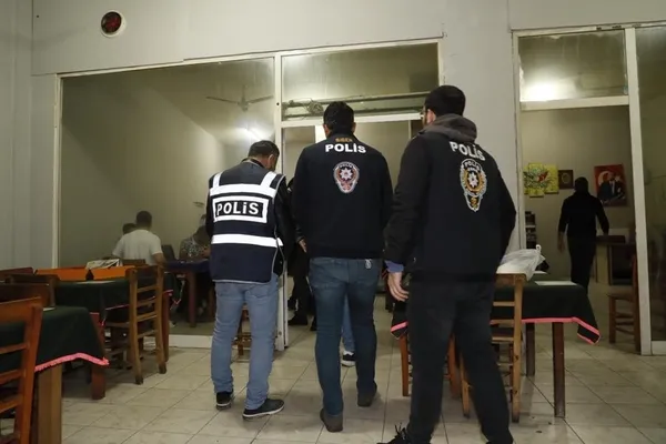 polis-ve-jandarmadan-tombala-baskini-33-bin-personel-sahada-1649491378867.jpg