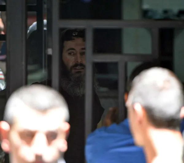 hesabindaki-parayi-cekemeyince-calisanlari-rehin-alan-saldirgan-teslim-oldu-1660239441734.jpg Hesabındaki parayı çekemeyince çalışanları rehin alan saldırgan teslim oldu-2