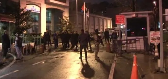 İstanbul Emniyet Müdürlüğü ve AK Parti İstanbul İl Başkanlığına terör örgütü DHKP-C militanlarınca lav silahıyla saldırı düzenlendi