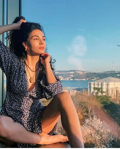 destanin-sevilen-yildizi-ebru-sahin-guzellik-ugruna-eksi-103-derece-soguga-girdi-goruntuler-sosyal-medyayi-sal-1648060675846.jpeg