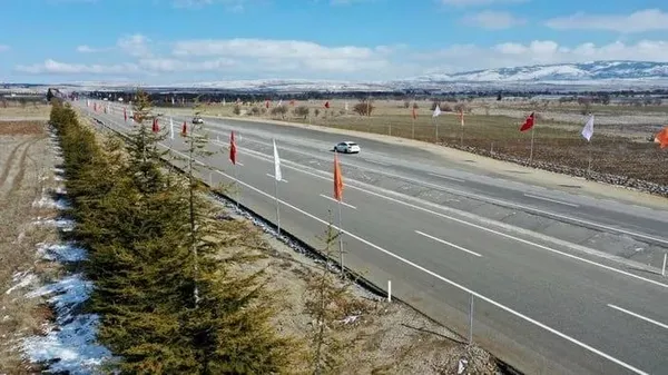 afyonkarahisar-suhut-yolu-acildi-baskan-erdogan-duyurdu-2023te-hedef-30-bin-kilometre-1675338121994.jpeg Afyonkarahisar-Şuhut yolu açıldı! Başkan Erdoğan duyurdu: 2023'te hedef 30 bin kilometre...-4