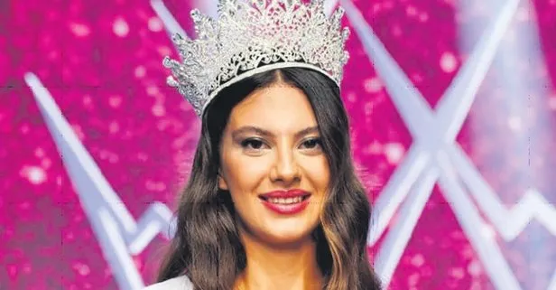Bu ailede güzellik genetik! Miss Turkey birincisi Dilara Korkmaz’ın annesi ile teyzesini güzellikleriyle göz kamaştırdı