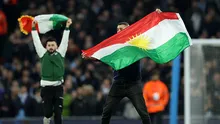 Galatasarayın Manchester City maçında provokasyon! Terör destekçileri sahaya daldı