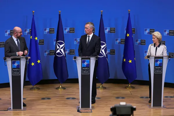 son-dakika-ab-ve-natodan-ortak-aciklama-rusyadan-hesap-soracagiz-multeci-almaya-haziriz-1645708275052.jpg SON DAKİKA: AB ve NATO'dan ortak açıklama: Rusya'dan hesap soracağız! Mülteci almaya hazırız-2