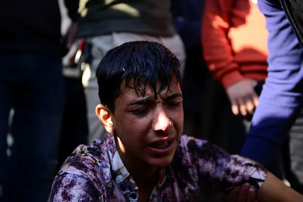 irakin-suleymaniye-kentinde-maaslarin-odenmemesi-protesto-edildi-olaylarda-kurt-yonetimi-protesto-eden-bir-cocuk-kursunlandi-1607355078508.jpg Irak'ın Süleymaniye kentinde maaşların ödenmemesi protesto edildi! Olaylarda Kürt yönetimini protesto eden bir çocuk kurşunlandı-3