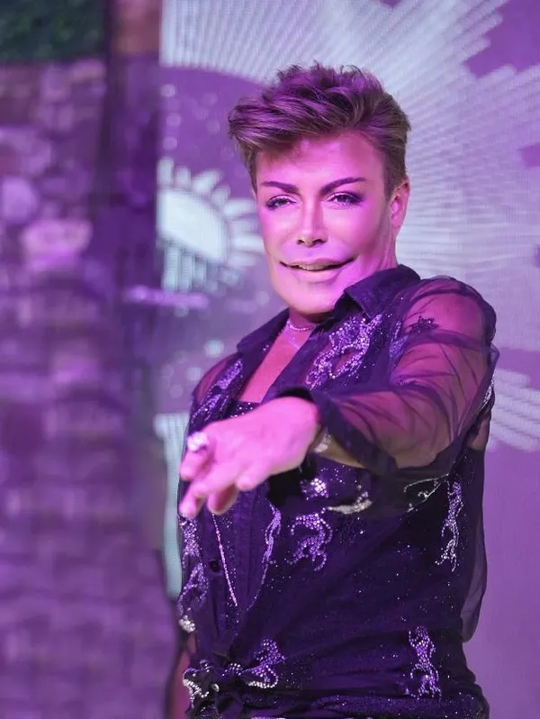 guzel-sarkici-hadiseden-ters-kose-sahnelerden-sonra-ekranlari-sallamaya-geliyor-1696195090348.jpeg Güzel şarkıcı Hadise'den ters köşe! Sahnelerden sonra ekranları sallamaya geliyor...-6