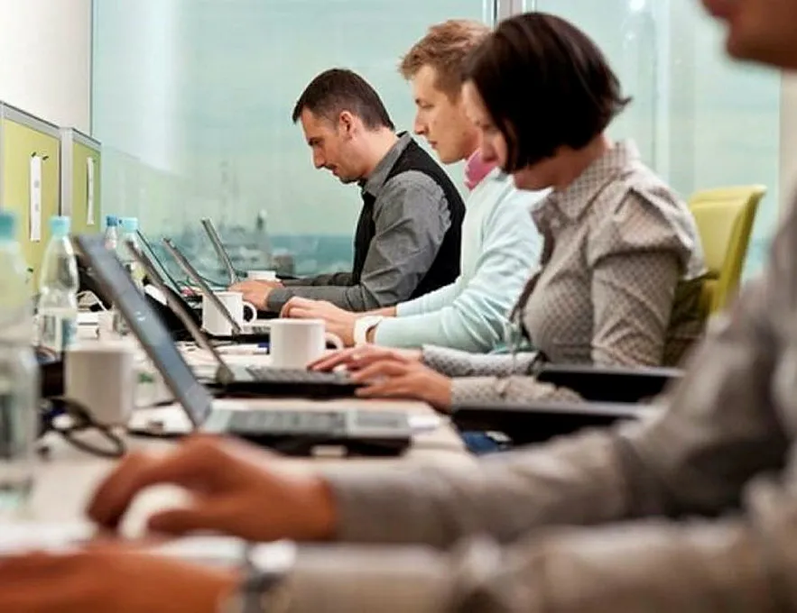 Sözleşmeli personele yarı zamanlı çalışma hakkı: Resmi Gazete’de yayımlandı! Kimleri kapsıyor?