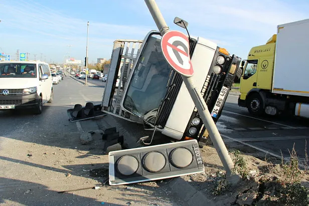 istanbulda-aci-olay-oglunun-nikahina-giderken-hayatini-kaybetti-1573391209802.jpg İstanbul'da acı olay! Oğlunun nikahına giderken hayatını kaybetti-3
