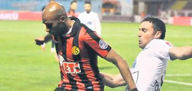 Eskişehirspor’a evinde darbe