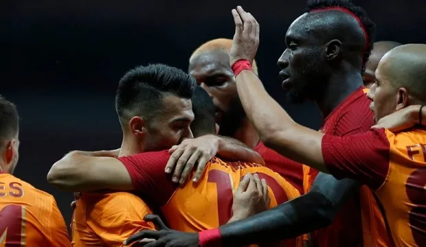 Galatasaray'ın koronavirüse yakalanan tecrübeli ismi Arda Turan'ın sağlığı hakkında flaş sözler: Ateşi 39'lara çıkıyormuş-7