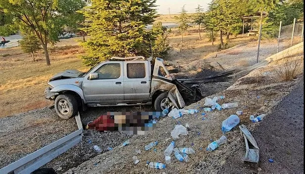 Konya'da feci kaza! Kontrolden çıkan tır 3 araca çarptı: Araçtaki asitten zehirlenen 2 kişi hayatını kaybetti-2