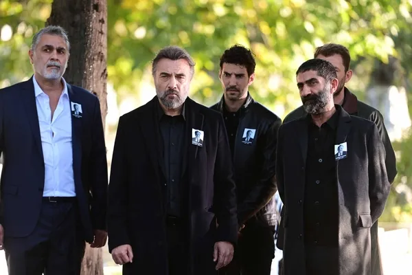 ben-bu-cihana-sigmazam-8-bolum-fragmani-yayinlandi-gor-bakalim-evlat-acisi-ne-demek-cezayir-efendi-1667338295962.jpg Ben Bu Cihana Sığmazam 8. bölüm fragmanı yayınlandı: “Gör bakalım evlat acısı ne demek Cezayir Efendi!”-3