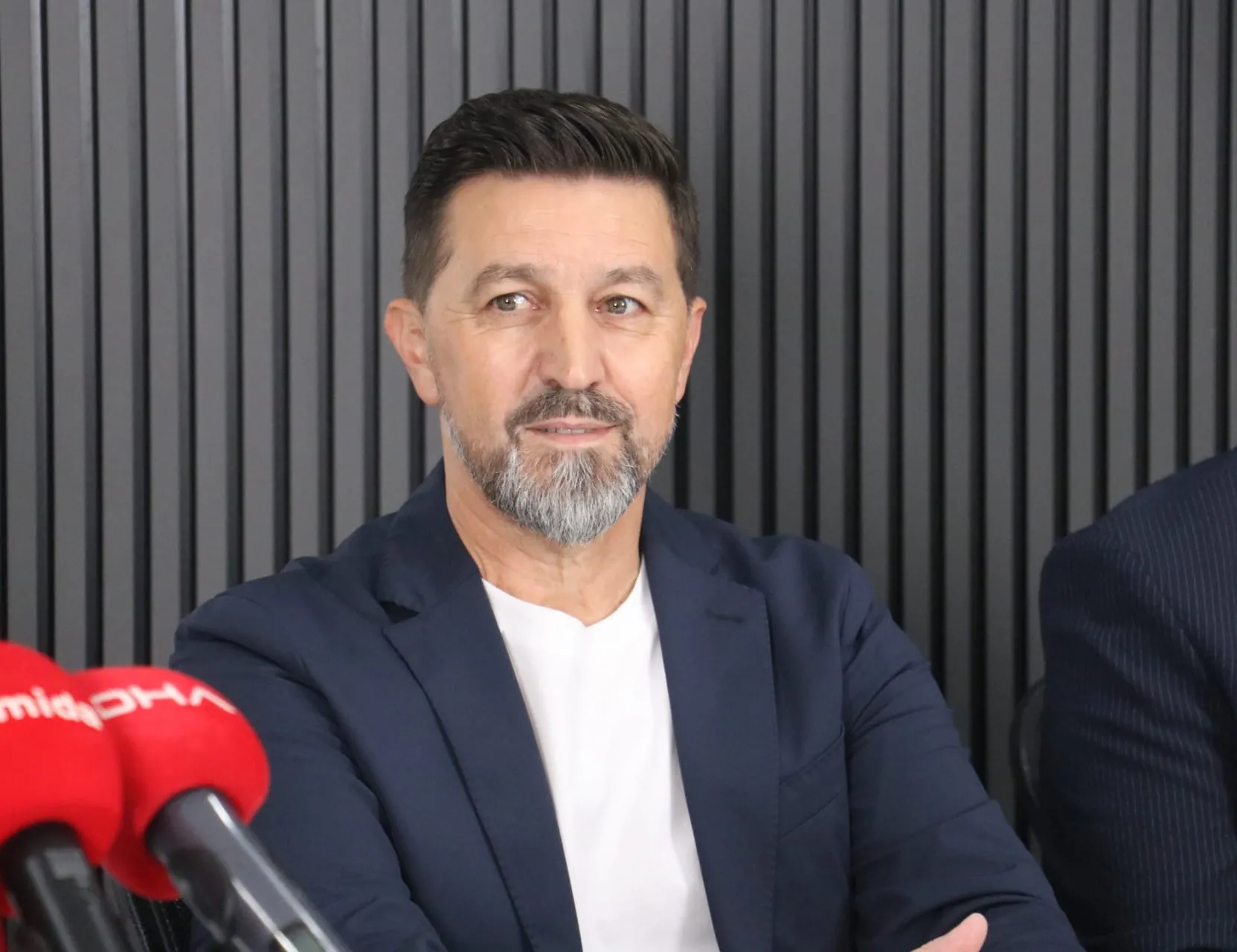 Besnik Hasi resmen Amedspor’da