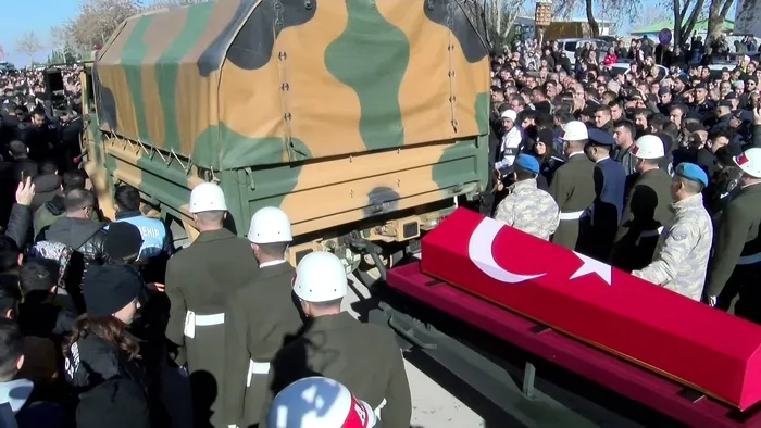 sehit-emre-taskin-malatyada-son-yolculuguna-ugurladi-1703591363826.jpg