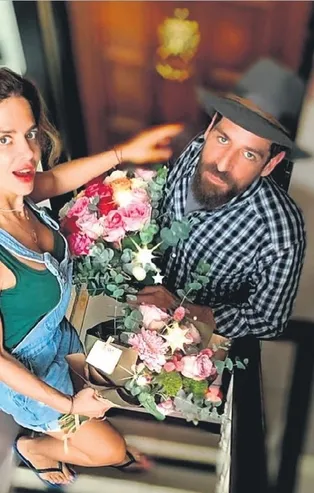 Lale Canga'dan Cemal Hünal’a gül gibi kutlama