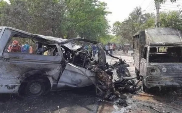 bangladeste-korkunc-olay-kaza-sonrasi-gaz-tupu-patladi-1616767474855.jpg Bangladeş'te korkunç olay! Kaza sonrası gaz tüpü patladı...-1