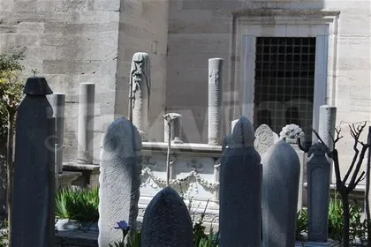 Osmanlı’da mezar taşlarındaki şekiller ne anlama geliyor?