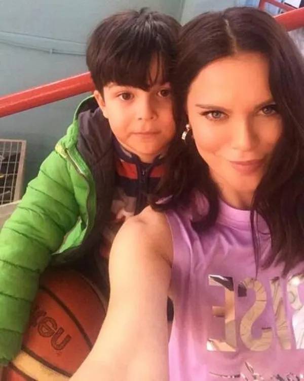 Ebru Şallı'nın lenfomadan ölen oğlu Pars, videosuyla yürek sızlattı! "Ben anneme aşığım"-2