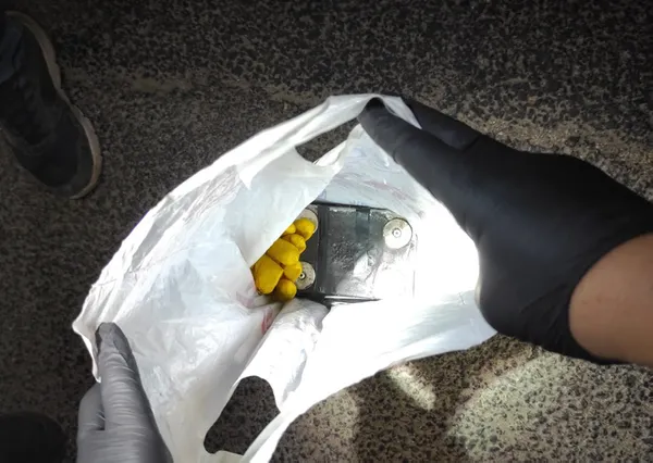 son-dakika-eylem-hazirligindaki-pkkli-terorist-2-kilogram-plastik-patlayiciyla-yakalandi-1627634809575.jpg SON DAKİKA: Eylem hazırlığındaki PKK'lı terörist 2 kilogram plastik patlayıcıyla yakalandı-3