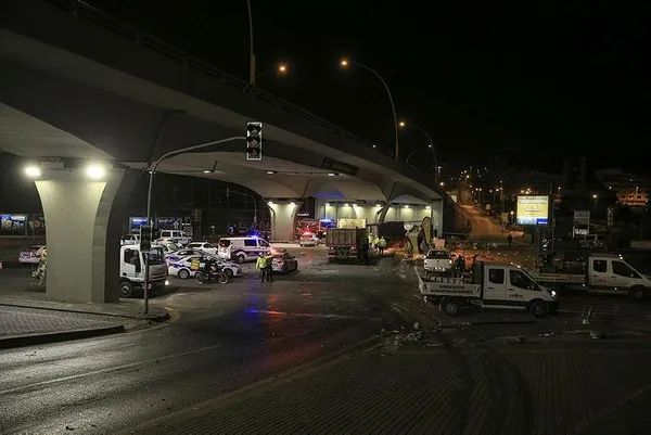 Ankara'da baharat yüklü TIR devrildi! Aracın altında kalan sürücü hayatını kaybetti-1