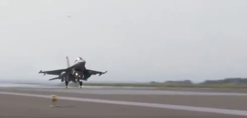 son-dakika-turkiye-ve-azerbaycanin-ortak-askeri-tatbikatinda-temsili-dusman-hedefleri-vuruldu-1596632268398.jpg Son dakika: Türkiye ve Azerbaycan'ın ortak askeri tatbikatında temsili düşman hedefleri vuruldu-2