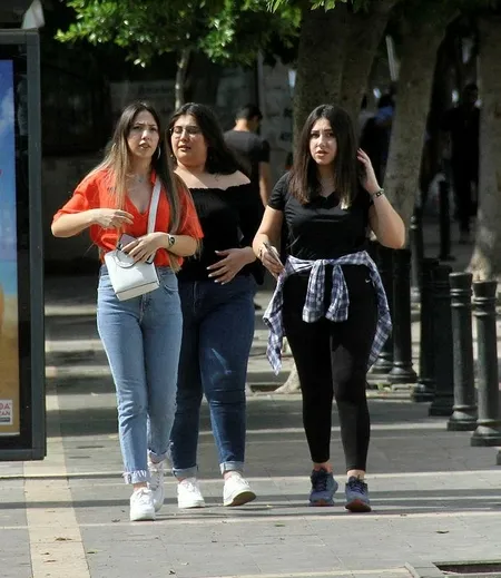 Son dakika: Tepki çeken görüntüler sonrası Adana Valiliği uyardı: Kovid-19 vakalarındaki artışın sürmesi halinde ek tedbirler kaçınılmaz-1