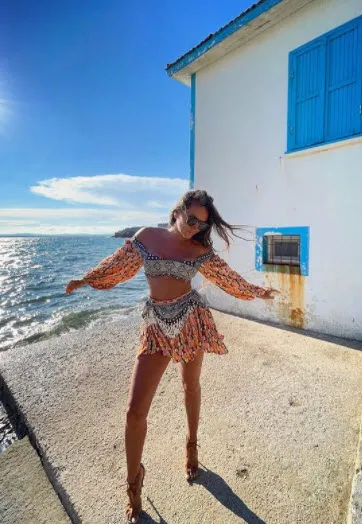Eda Taşpınar'ın bitmek bilmeyen tatilinin maaliyeti 7 aileyi doyurur 'yazık o paralara'! Bikini kraliçesi şezlongdan harcıyor-2