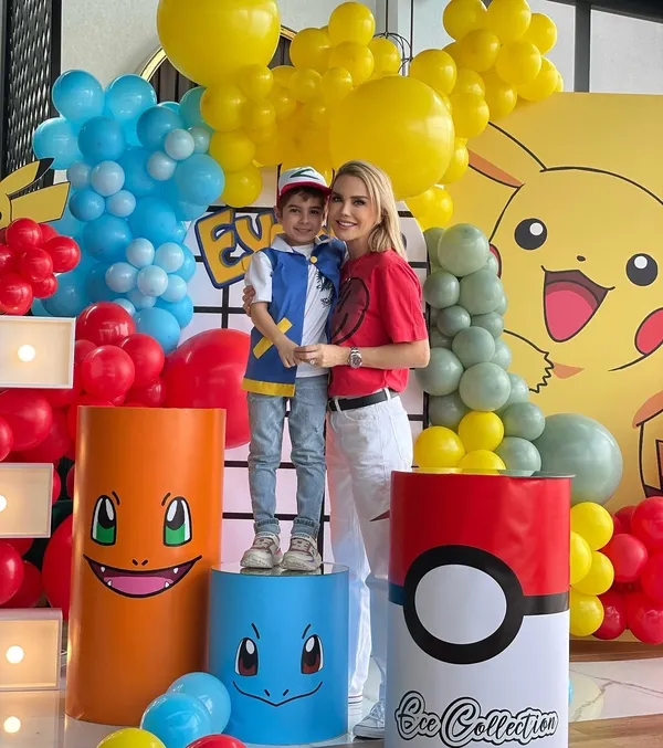 ece-erkenin-hayata-tutunma-sebebim-dedigi-ogluna-bakin-yas-gunu-pozlarina-ilk-yorum-eski-dostu-alisandan-geldi-1649363039691.jpg Ece Erken’in “Hayata tutunma sebebim” dediği oğluna bakın! Yaş günü pozlarına ilk yorum eski dostu Alişan’dan geldi-7