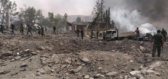 Suriye'de Bab ilçesine bağlı Susyan köyünde Özgür Suriye Ordusu (ÖSO) karargahına bomba yüklü araçla saldırı düzenlendi. DEAŞ'ın düzenlediği saldırıda çoğu sivil 60 kişi hayatını kaybetti, en az 100 kişi yaralandı