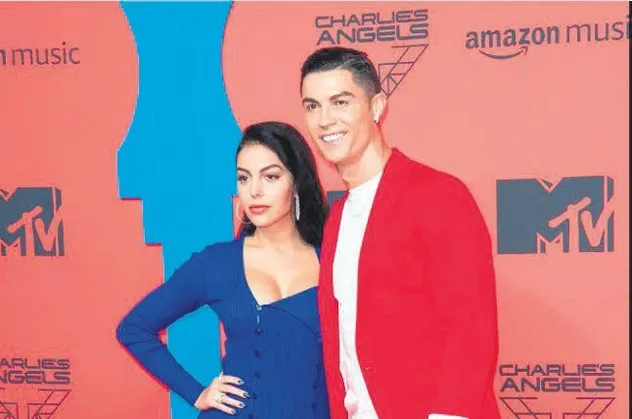 Cristiano Ronaldo'nun Riyad'daki 3 bin 300 sterlinlik kral dairesinde yasak üstüne yasak