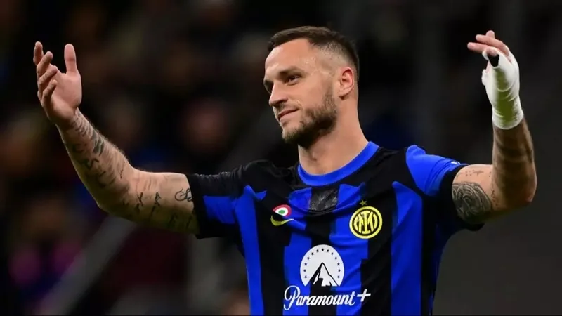 galatasaraya-transferde-sampiyon-forvet-italyanlar-yildiz-futbolcuyu-son-dakika-haberi-olarak-duyurdu-1717696240357.jpeg Galatasaray'a transferde şampiyon forvet! İtalyanlar yıldız futbolcuyu son dakika haberi olarak duyurdu-7