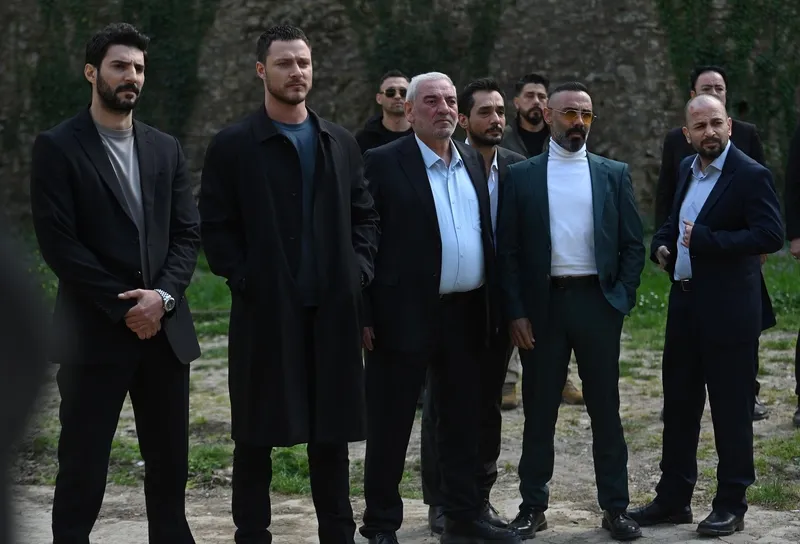 ben-bu-cihana-sigmazam-65-bolum-2-fragmani-yayinlandi-bana-silah-arkadasimi-vurdurtma-1713867244870.jpg Ben Bu Cihana Sığmazam 65. bölüm 2. fragmanı yayınlandı: Bana silah arkadaşımı vurdurtma!-1
