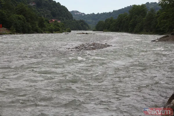 Rize Ardeşen'de Fırtına Deresi'ne atlayan Hasan Gökmen Dedecan hayatını kaybetti! Ölüme atladığı anlar kamerada - 13