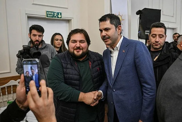 ak-parti-ibb-baskan-adayi-murat-kurum-1-nisani-isaret-etti-emekcilerimizi-ezdirmeyecegiz-1705513817384.jpeg Cumhur İttifakı'nın İBB Başkan adayı Murat Kurum 1 Nisan'ı işaret etti: Emekçilerimizi ezdirmeyeceğiz!-2