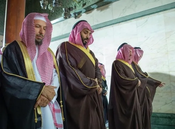 Veliaht Prens Selman'dan skandal hareket! Kutsal değerimiz Kâbe'nin tepesine çıktı-2