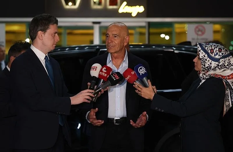 ABD'nin yeni Ankara Büyükelçisi olarak atanan Thomas Barrack, Ankara Esenboğa Havalimanı'na indi. Barrack, havalimanı çıkışında basın mensuplarına açıklama yaptı. (AA)