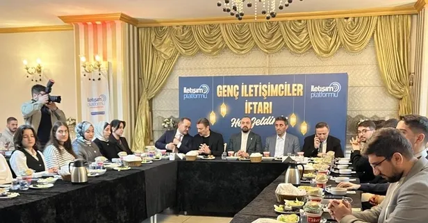 İletişim fakültesi öğrencileri AK Parti'nin düzenlediği iftarda buluştu